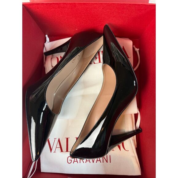 VALENTINO GARAVANI Valentino Garavani Rockstud pumps in patent leather - Picture 13 of 16